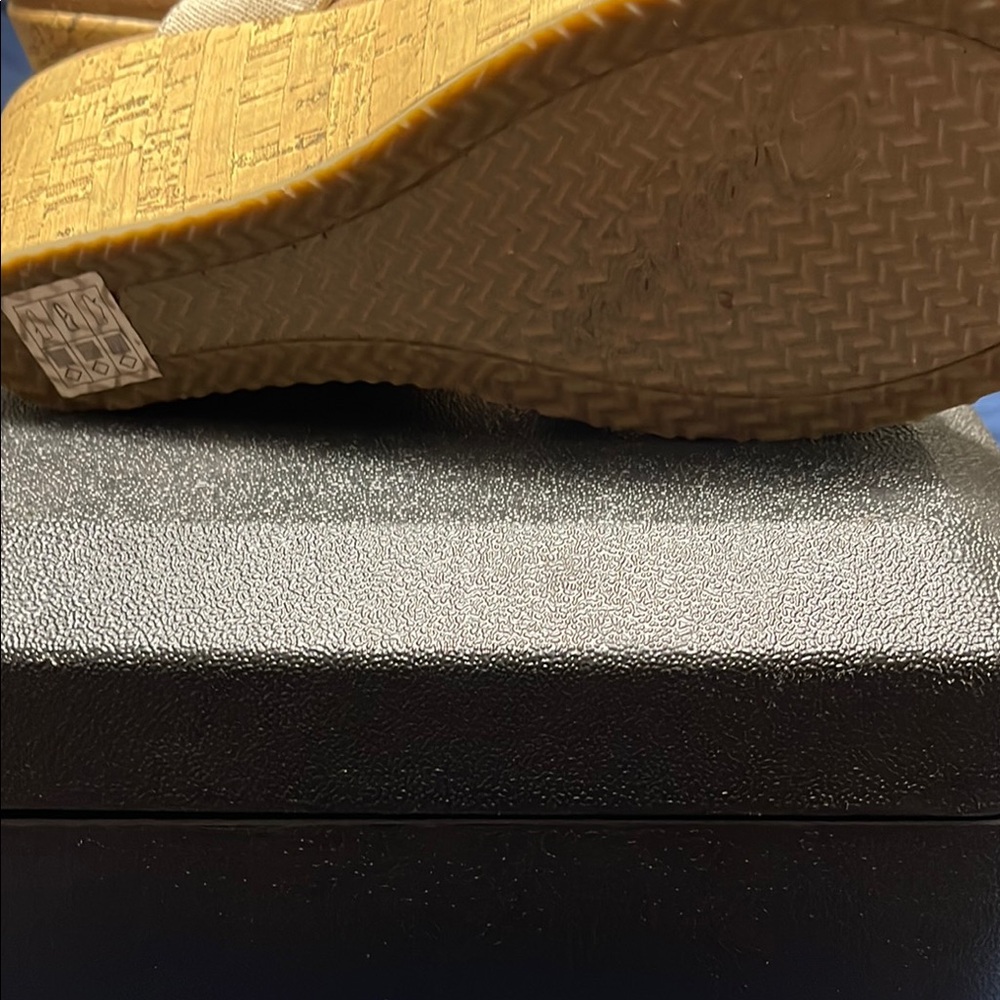 Skechers Cream Sandals with Contoured Footbed - Picture 4 of 4